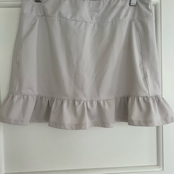 White Fila tennis or golf skort - Size M - Picture 2 of 9